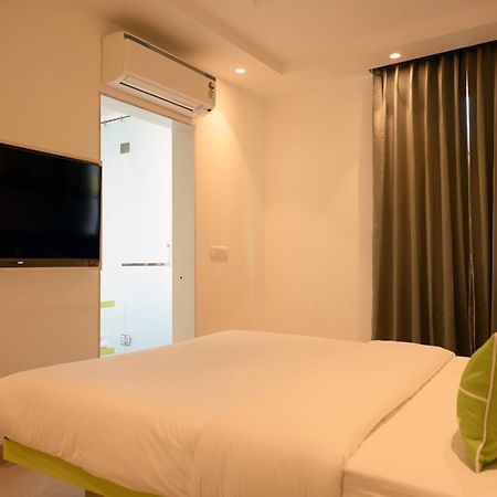 Hotel Le Roi Express Karol Bagh Delhi  Exteriör bild