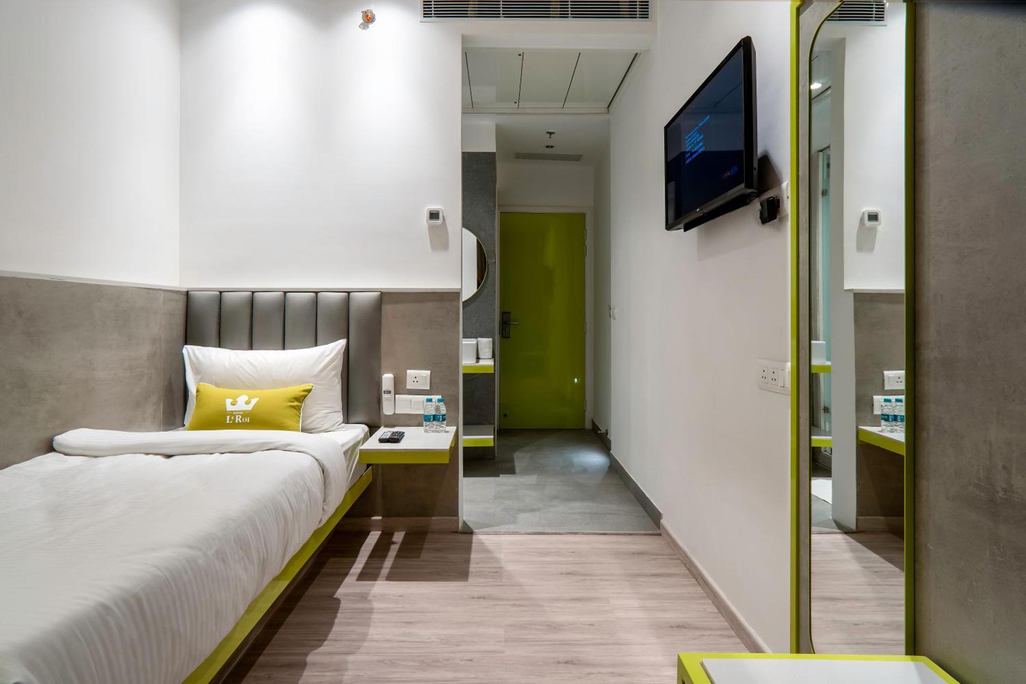 Hotel Le Roi Express Karol Bagh Delhi  Exteriör bild
