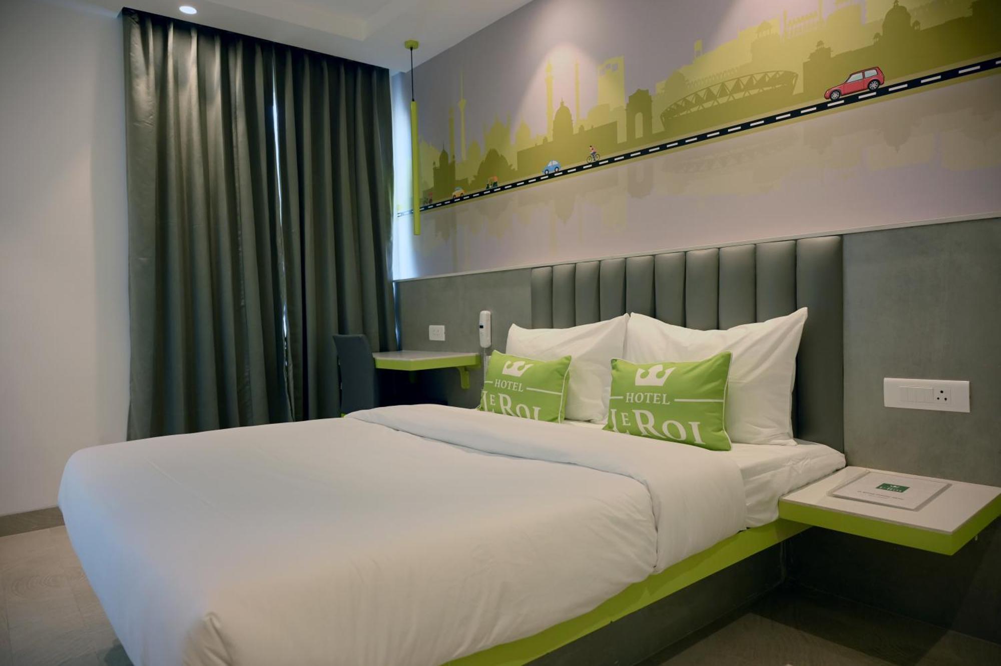 Hotel Le Roi Express Karol Bagh Delhi  Exteriör bild