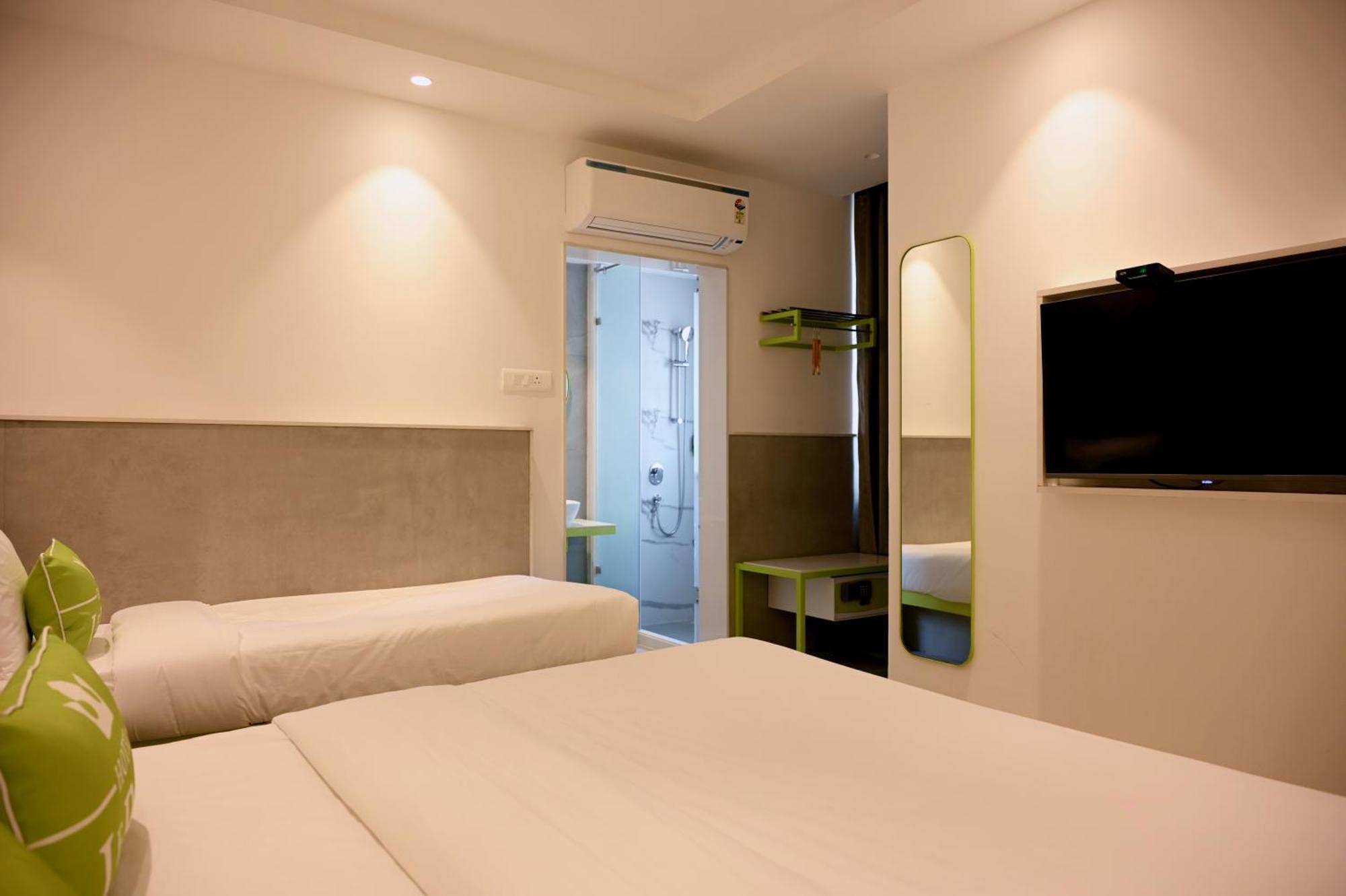 Hotel Le Roi Express Karol Bagh Delhi  Exteriör bild