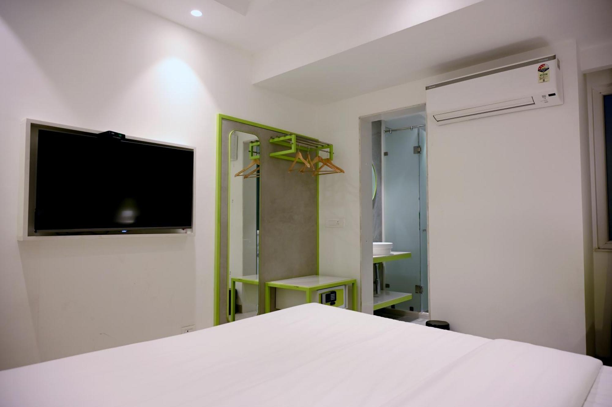 Hotel Le Roi Express Karol Bagh Delhi  Exteriör bild