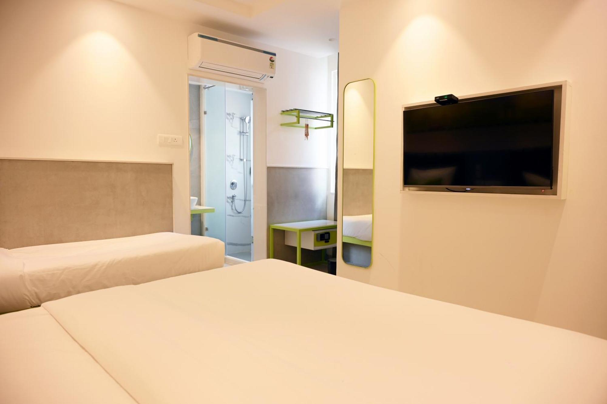 Hotel Le Roi Express Karol Bagh Delhi  Exteriör bild