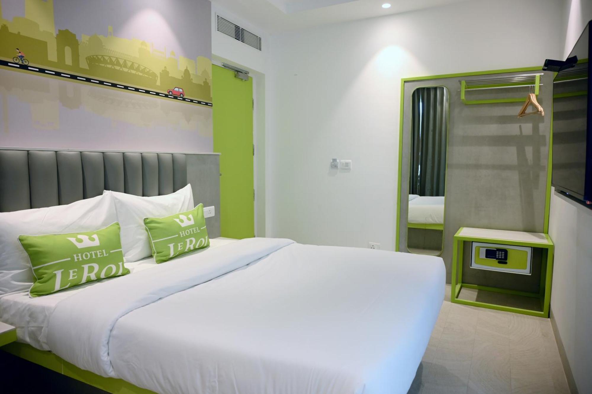 Hotel Le Roi Express Karol Bagh Delhi  Exteriör bild