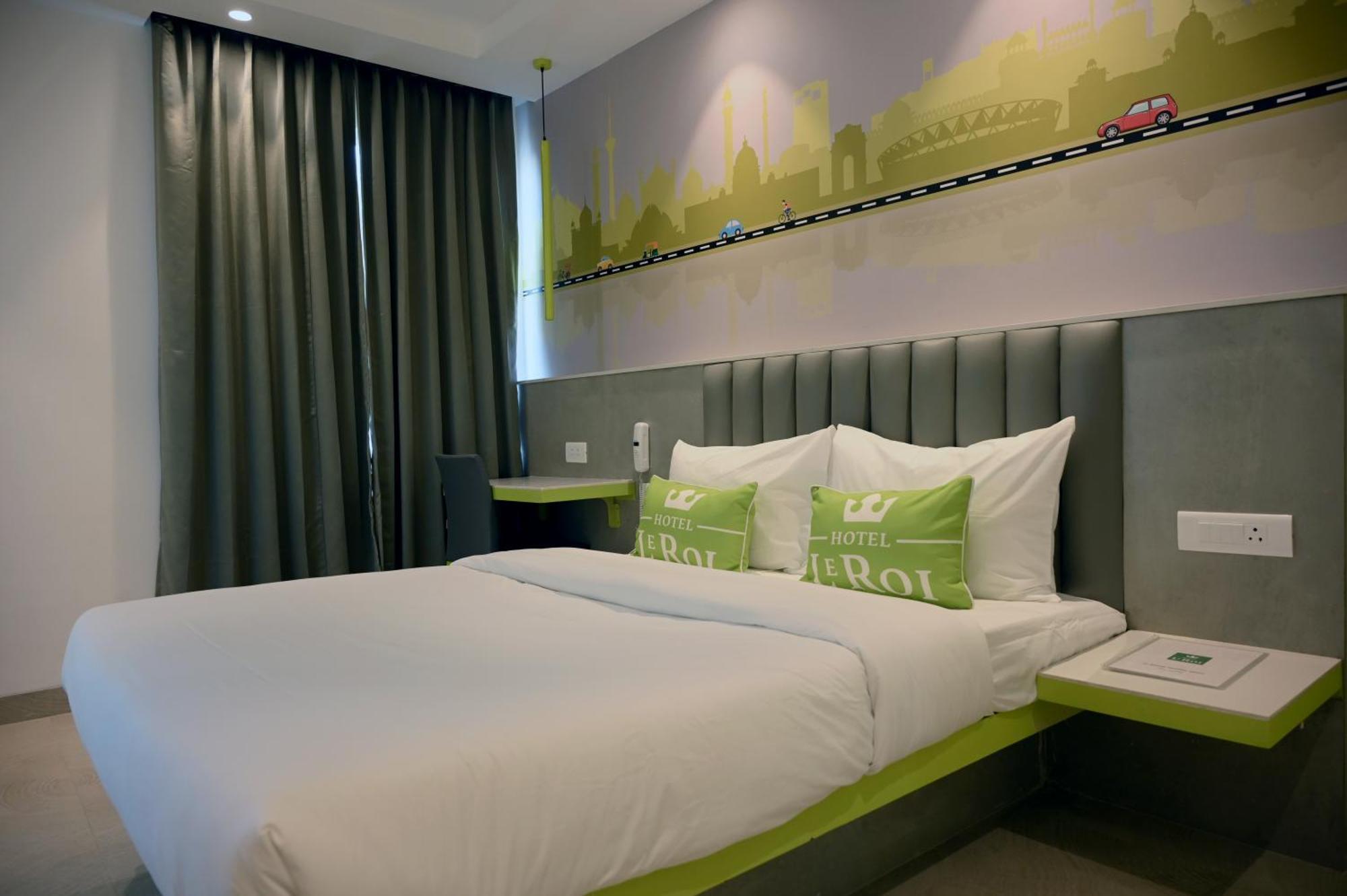 Hotel Le Roi Express Karol Bagh Delhi  Exteriör bild