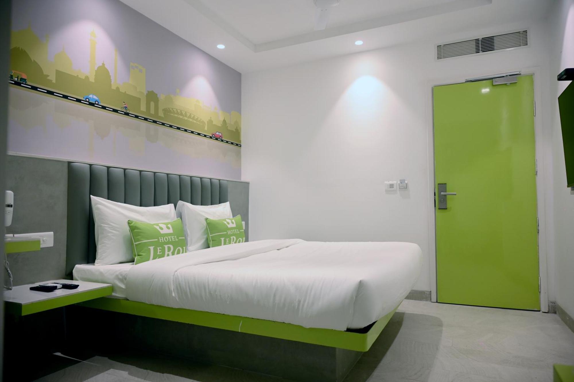 Hotel Le Roi Express Karol Bagh Delhi  Exteriör bild