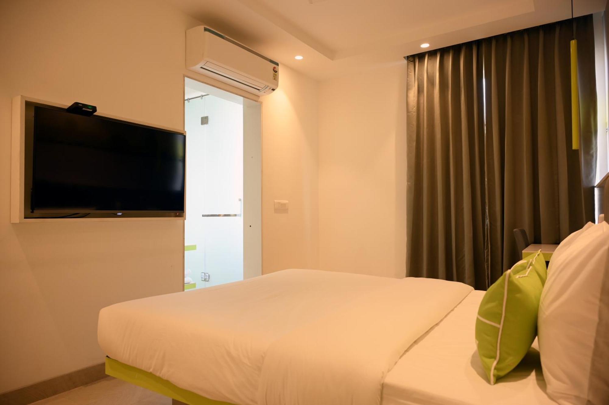 Hotel Le Roi Express Karol Bagh Delhi  Exteriör bild