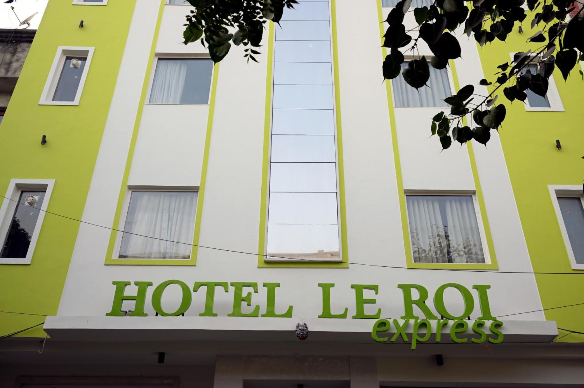 Hotel Le Roi Express Karol Bagh Delhi  Exteriör bild